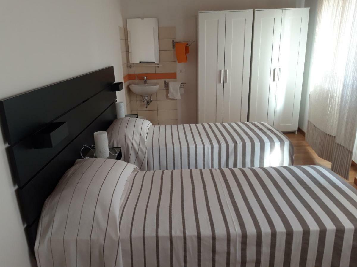 Al 106 Hotel Триест Екстериор снимка