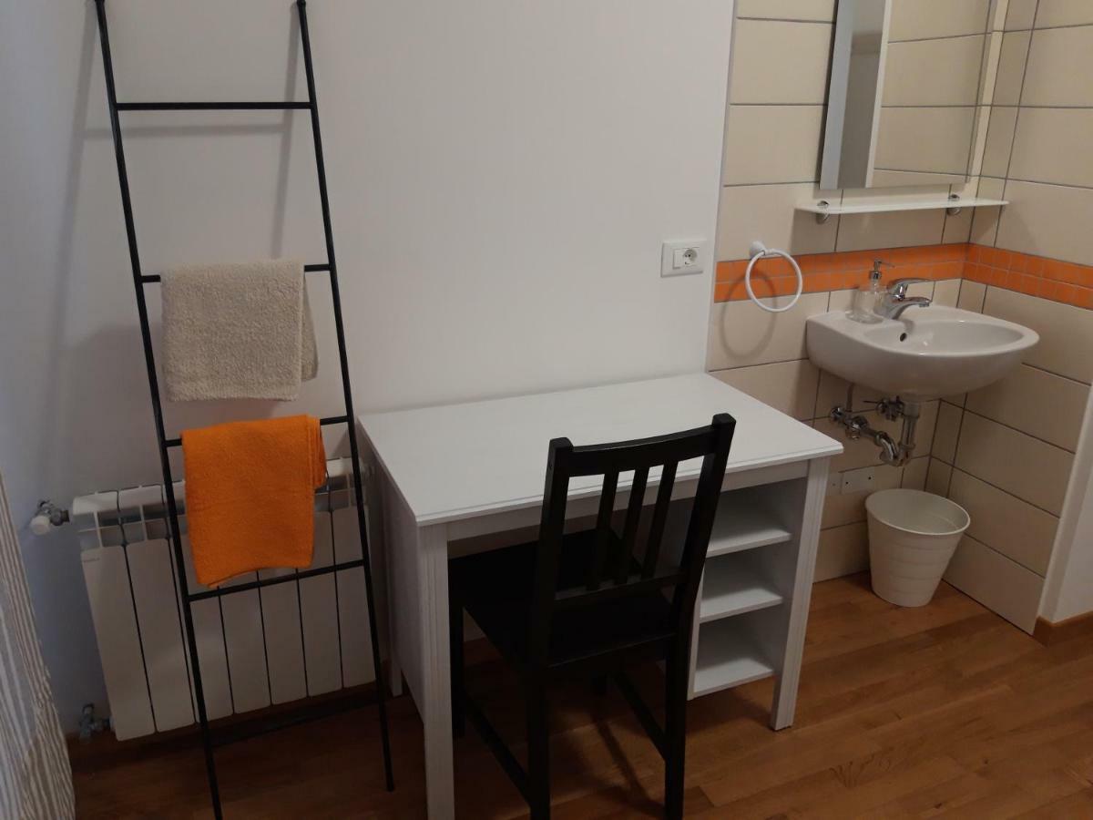 Al 106 Hotel Триест Екстериор снимка