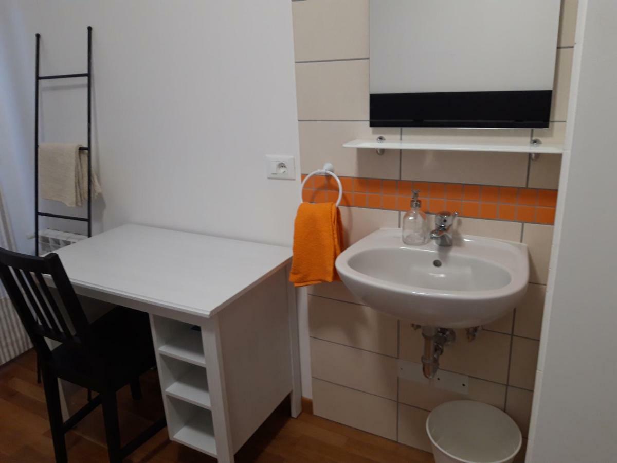 Al 106 Hotel Триест Екстериор снимка